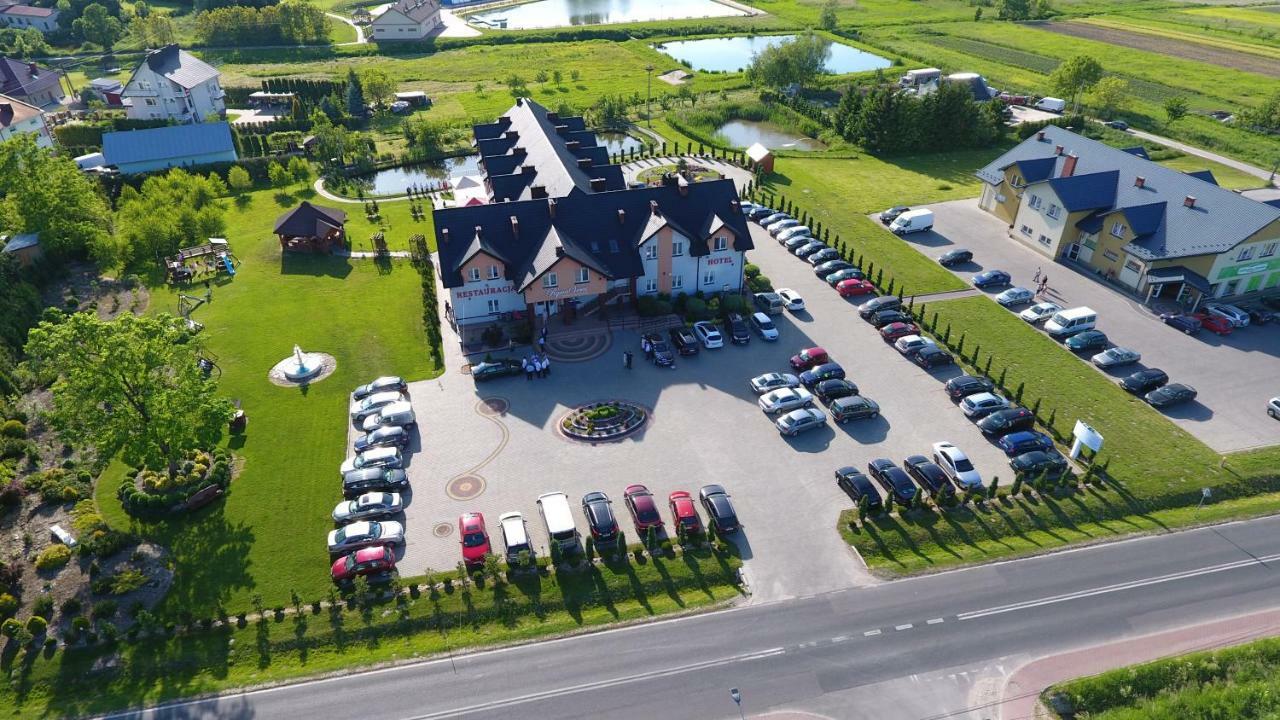 Hotel Restauracja Lorenzo Stopnica Eksteriør bilde