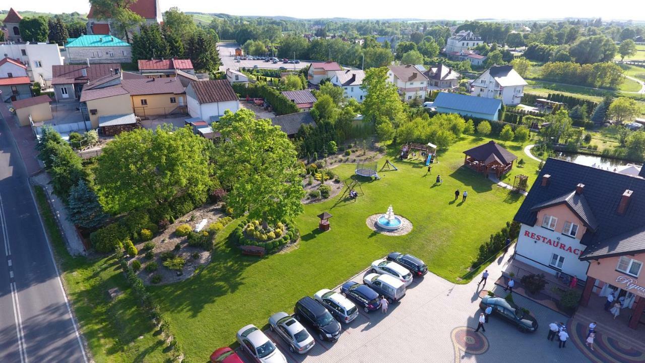 Hotel Restauracja Lorenzo Stopnica Eksteriør bilde